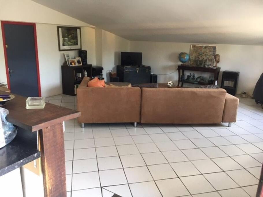 Le Depot Appartement Du Canal 80M2 A Champvert Екстериор снимка